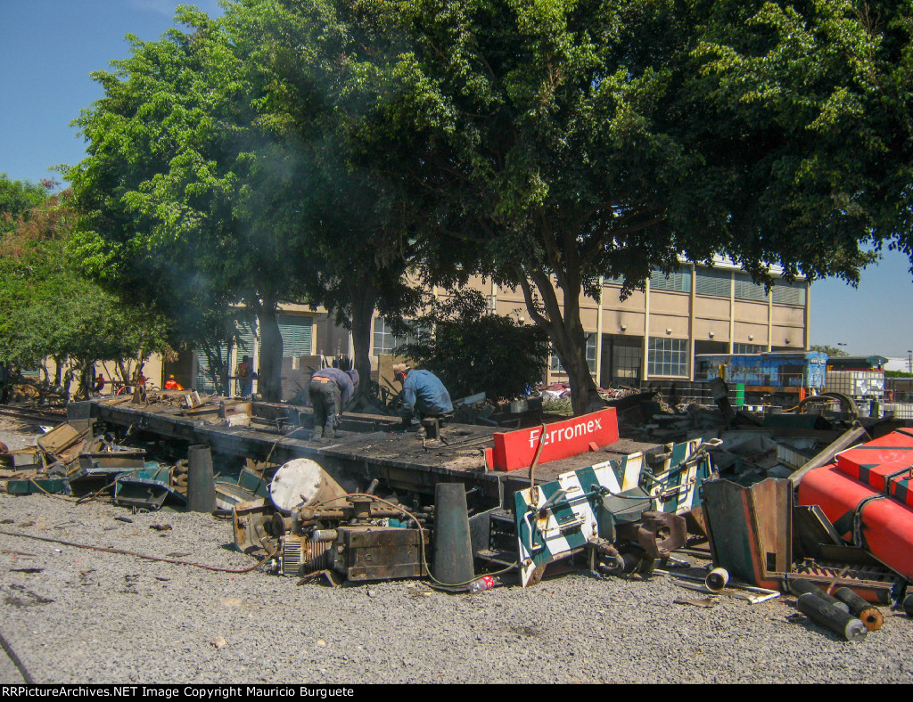 FXE SW10 Locomotives being scrapped